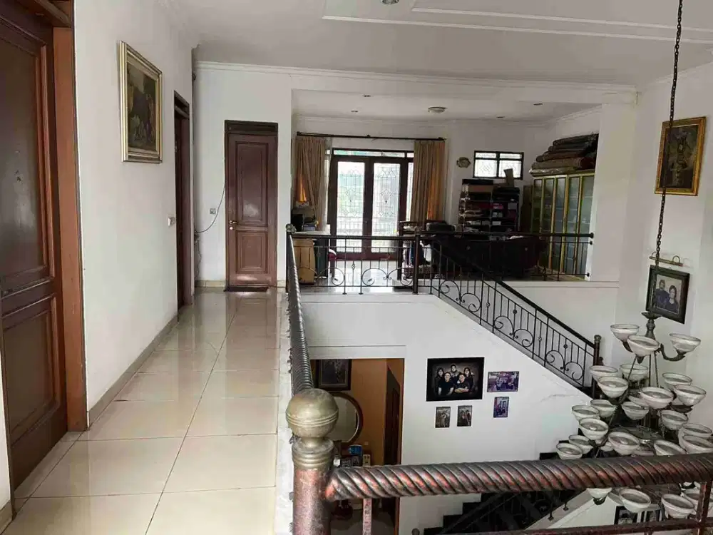 Dijual Rumah Mewah Batu Nunggal Bandung LT 390 m² SHM Semi Furnished Harga Nego
