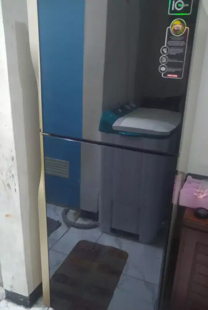 Dijual kulkas Polytron 2 pintu