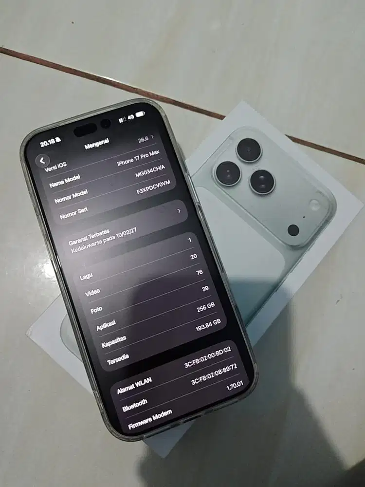 Iphone 17 promax Silver Like A new