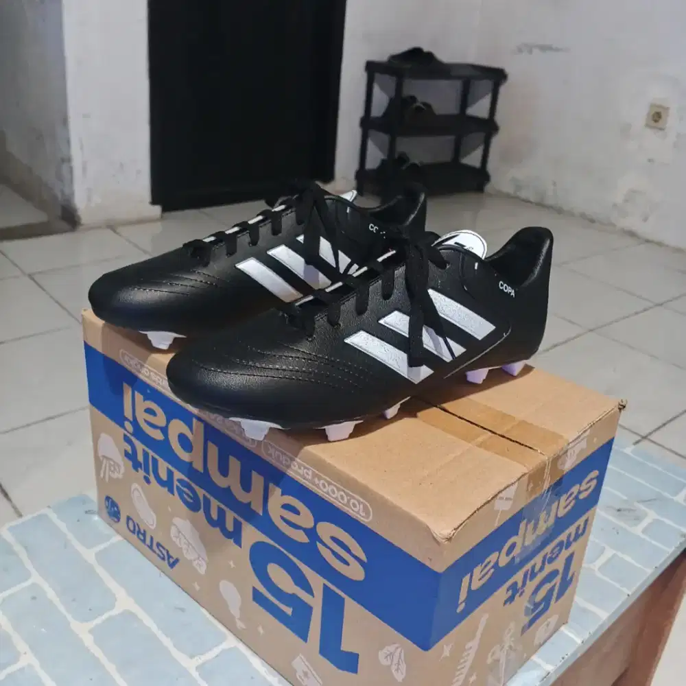 Sepatu Olahraga Sepak Bola Adidas Copa