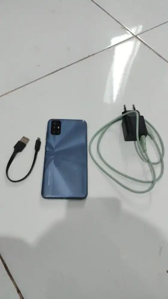 Smartphone maxtron mines batrei drop