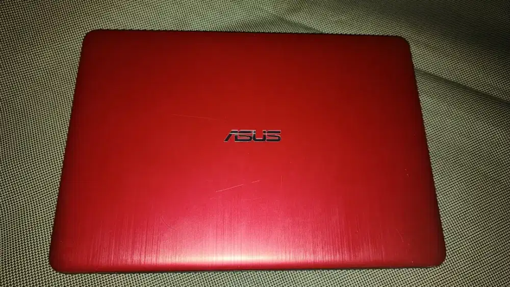 Laptop bekas layak pakai. ASUS seri X441UV