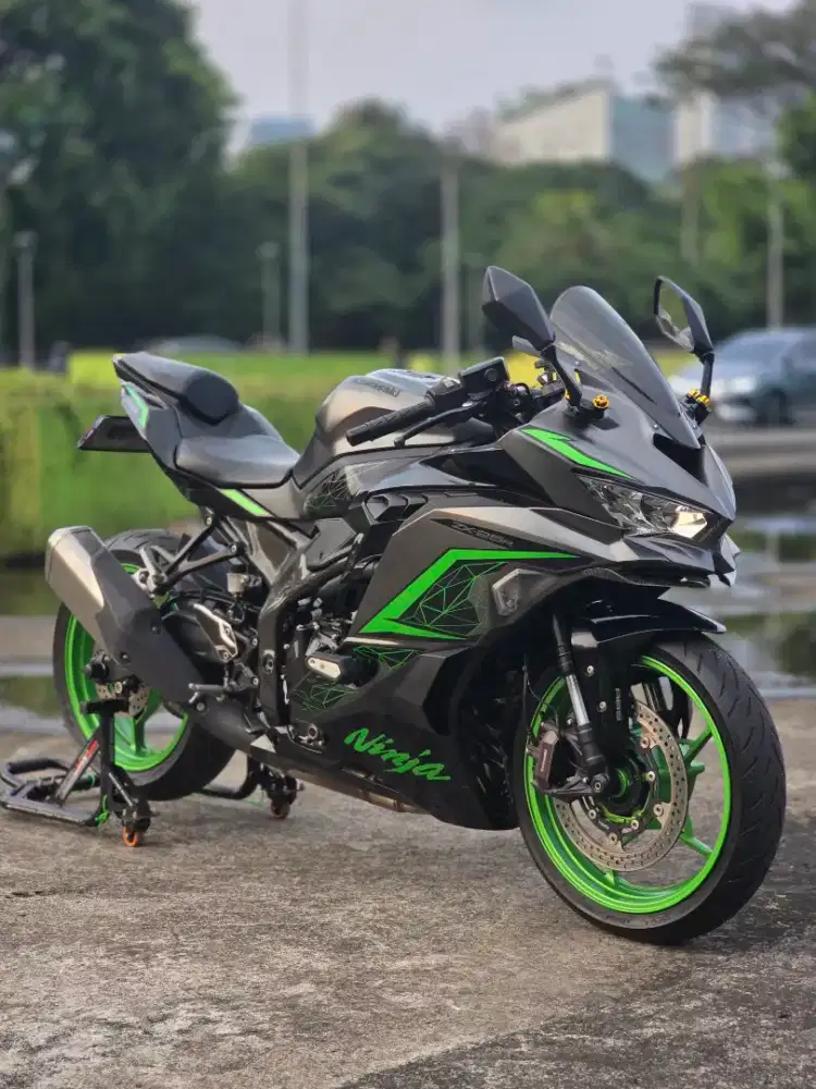 Kawasaki ZX25R ABS TFT Grey