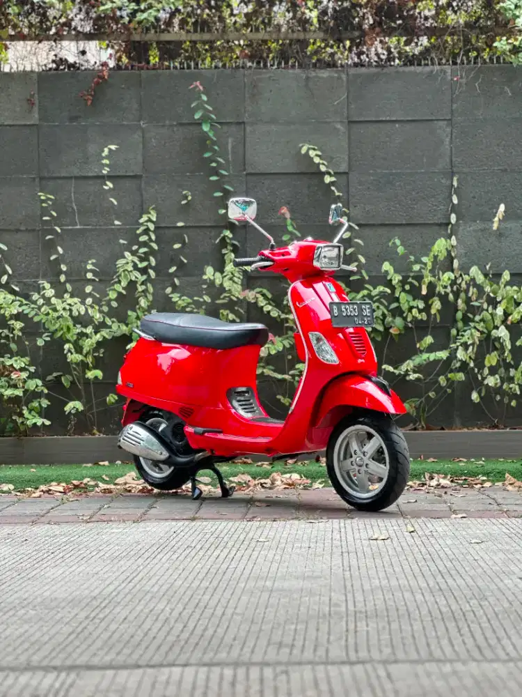 DIJUAL PIAGGIO VESPA S ITALY 2V 125 TAHUN 2009 VERY RARE!