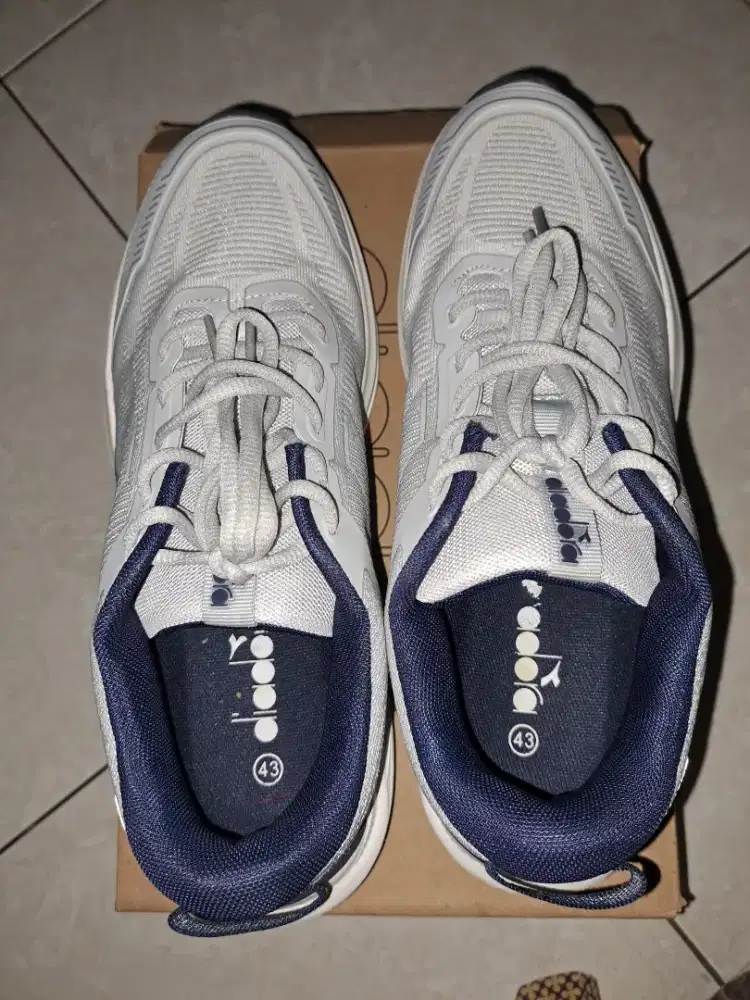 (Barang prelove) SEPATU DIADORA size 43