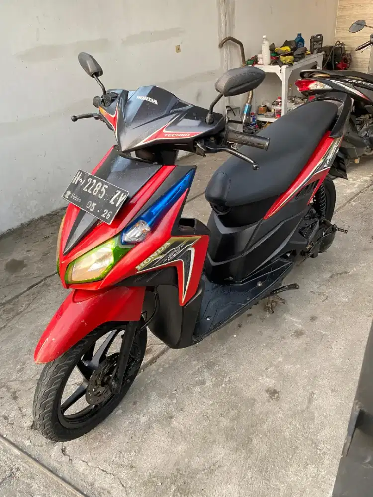 Vario techno Merah