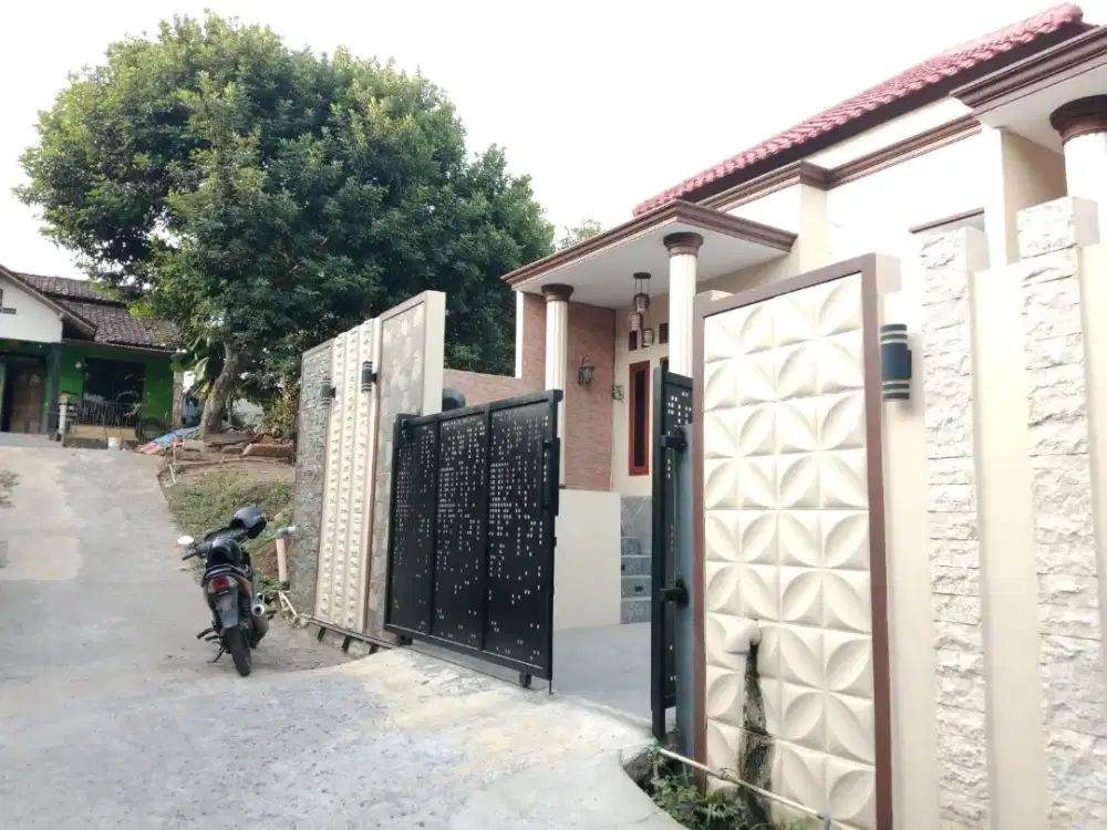 RUMAH MEWAH SIAP HUNI DEKAT JALAN RAYA SHM READY
