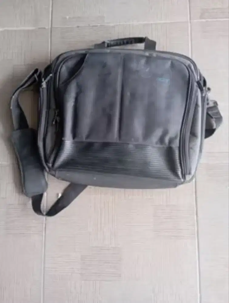 Tas laptop tebal