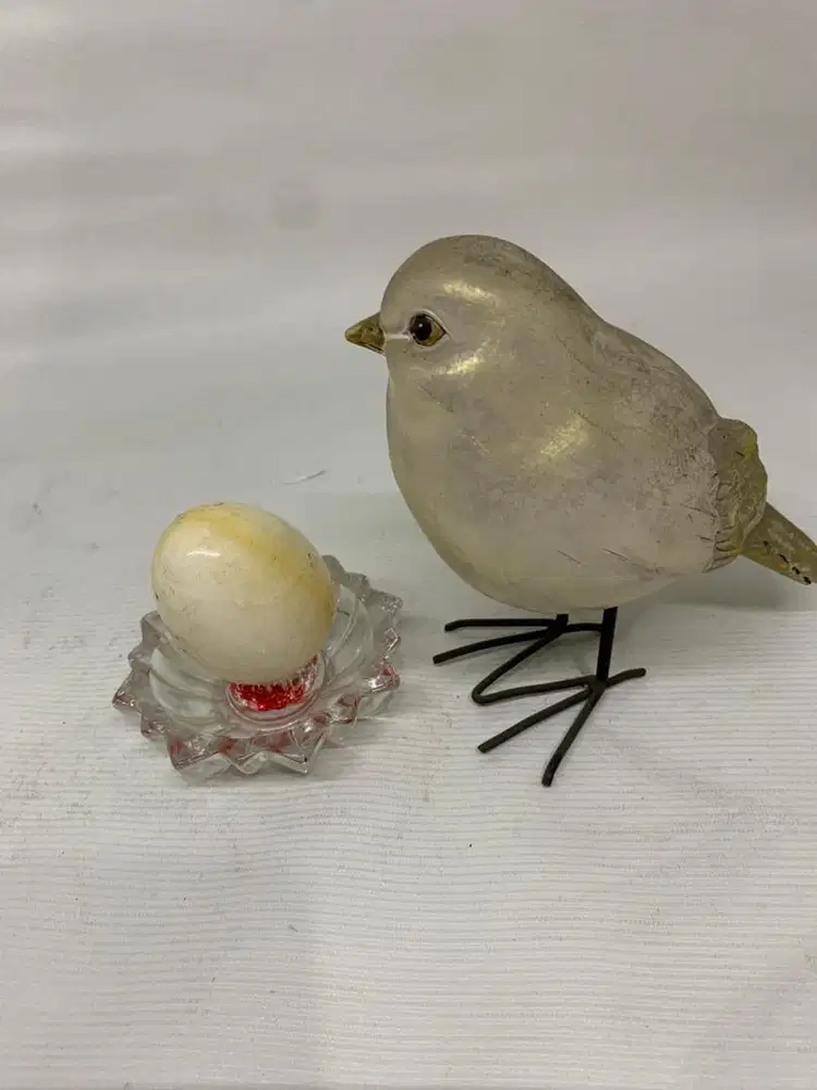 Keramik Burung dan Telur