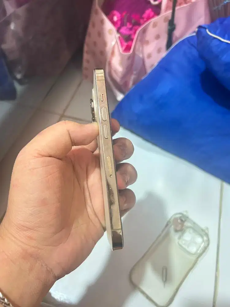 HP iphone 14Pro (inter masih ada sinyal untuk 2 bulan ke depan )