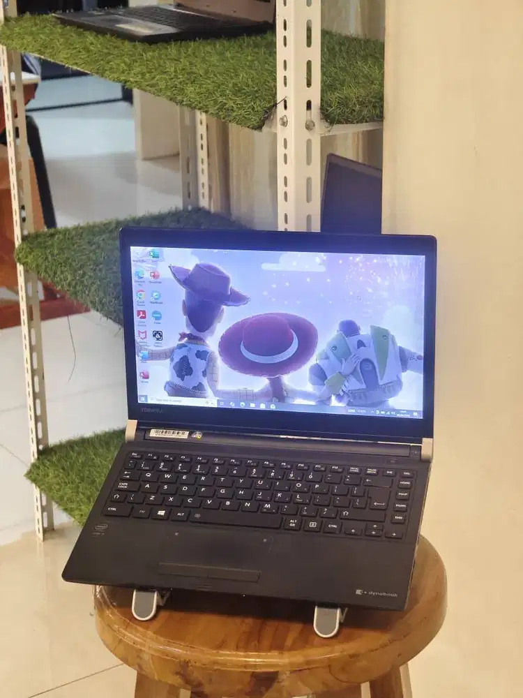 Toshiba Dynabook R73 Core i5 Gen 5 RAM 4GB SSD 128GB Bergaransi