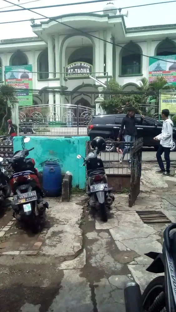 Tanah & Rumah Tua (sekitar tahun 1950an) di perumahan lokasi strategis