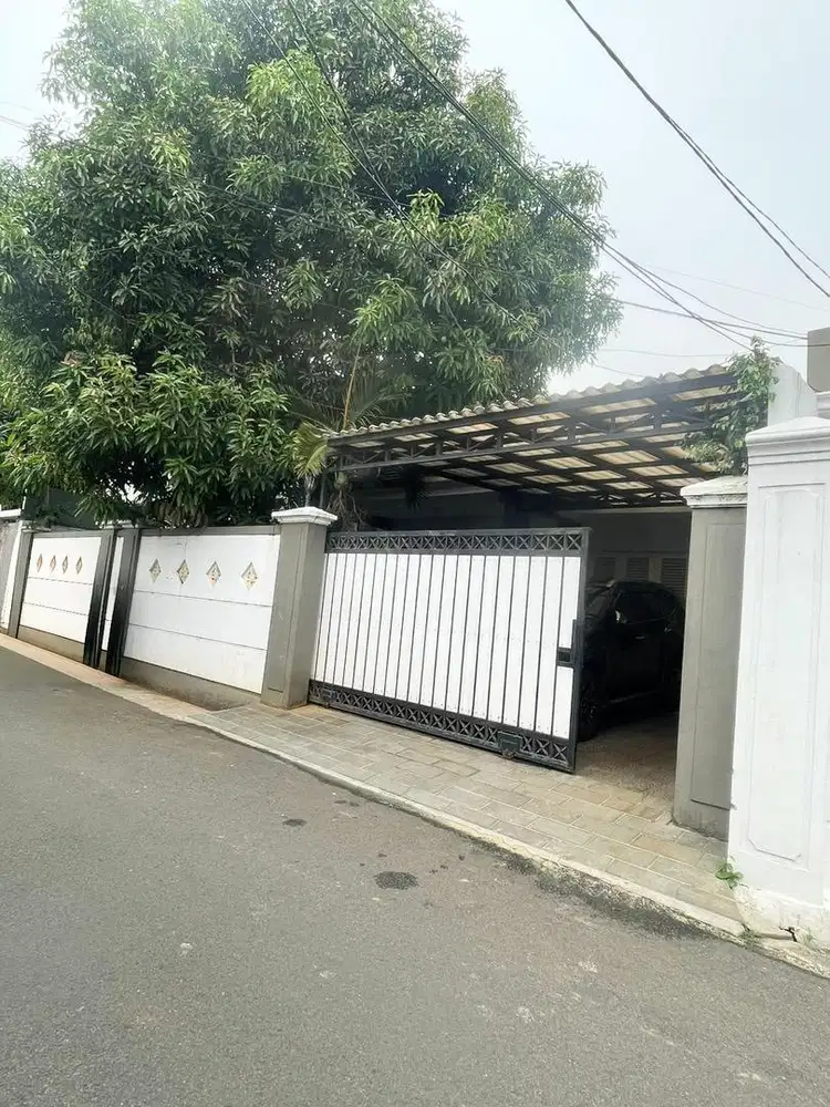 Dijual rumah termurah ada kolam renangnya di kemang jakatta selatan