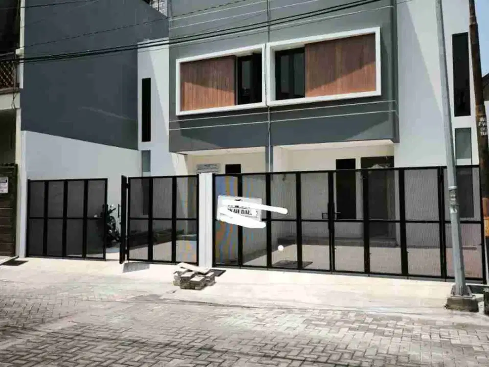 Dijual rumah 2 lantai Mulyosari