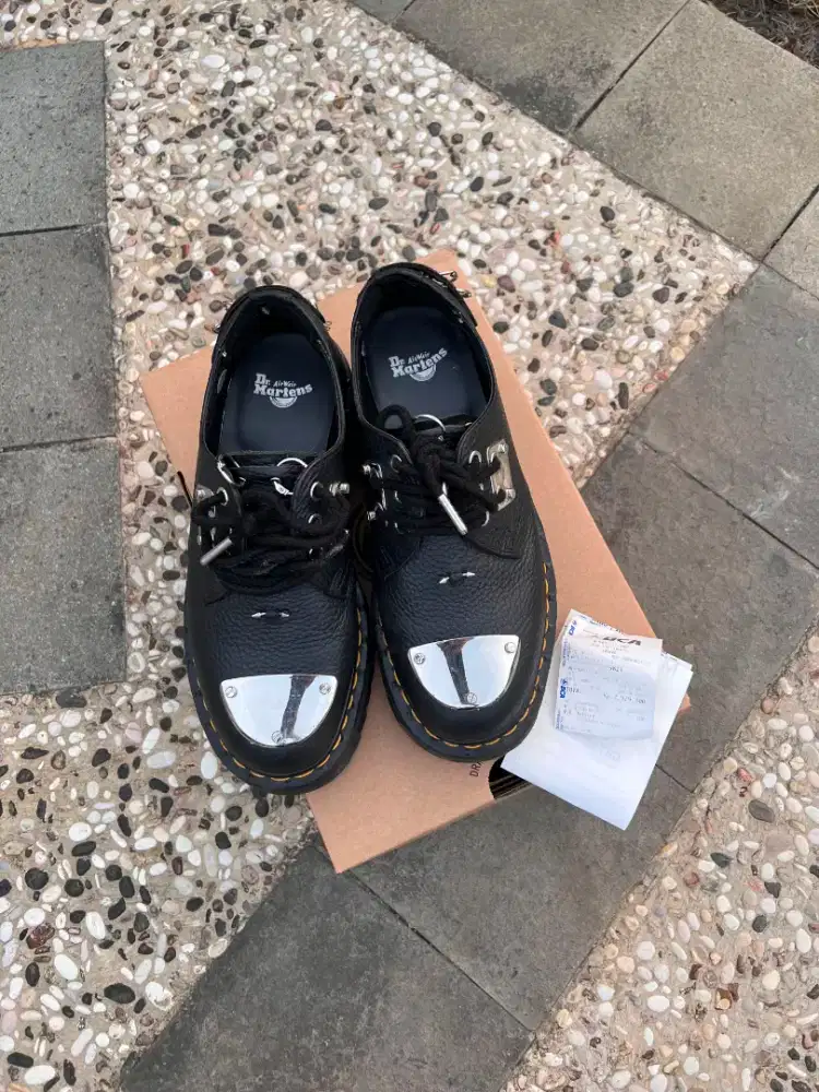 Dijual sepatu Dr Martens like new size 39