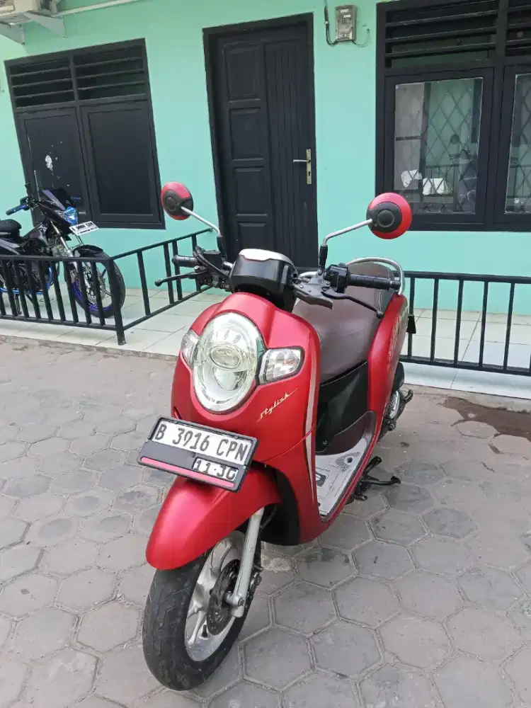 Dijual Motor Scoopy Staylis Merah 2020