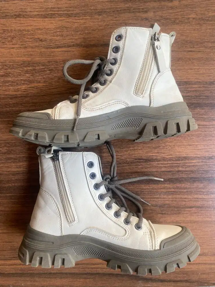 SEPATU BOOTS WANITA KULIT