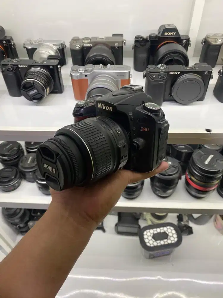 Kamera dslr Nikon D90 lensa 18-55 body bermotor