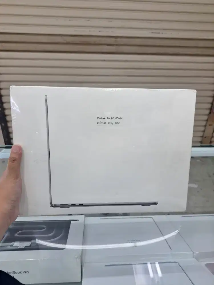 Macbook Air M3 13 Inch 24/512GB SSD Gray New Garansi IBOX