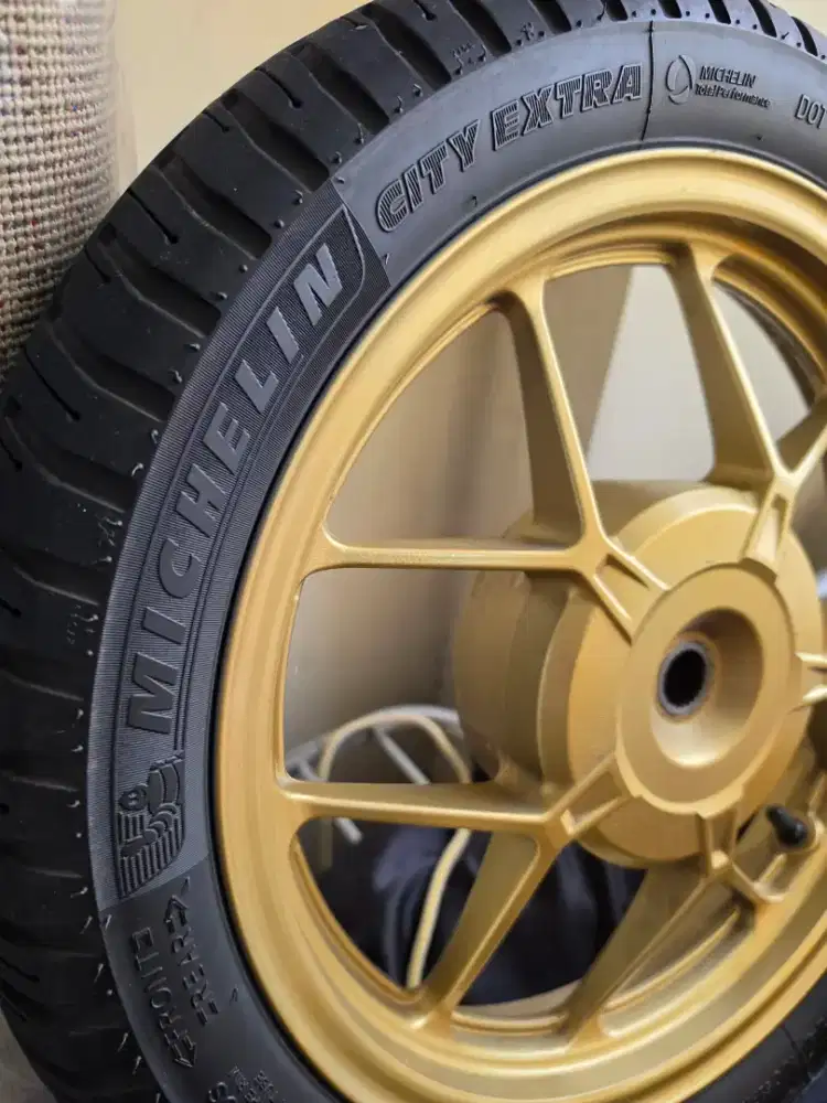 Velg Vario Led Old dan Ban Michelin Tebal