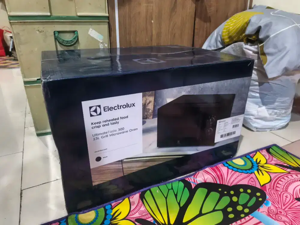 Bu Doorprize Microwave Oven electrolux ultimate taste 300 23 liter