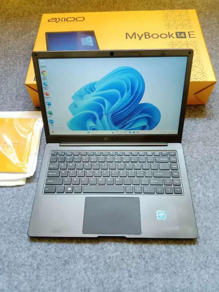 Laptop Slim Ngebutt Fullset SSD Windows 11