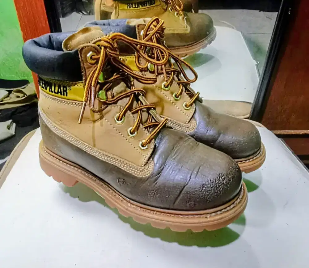 Size 39 - Caterpillar - Sepatu Unisex Casual Kulit Keren Kekinian