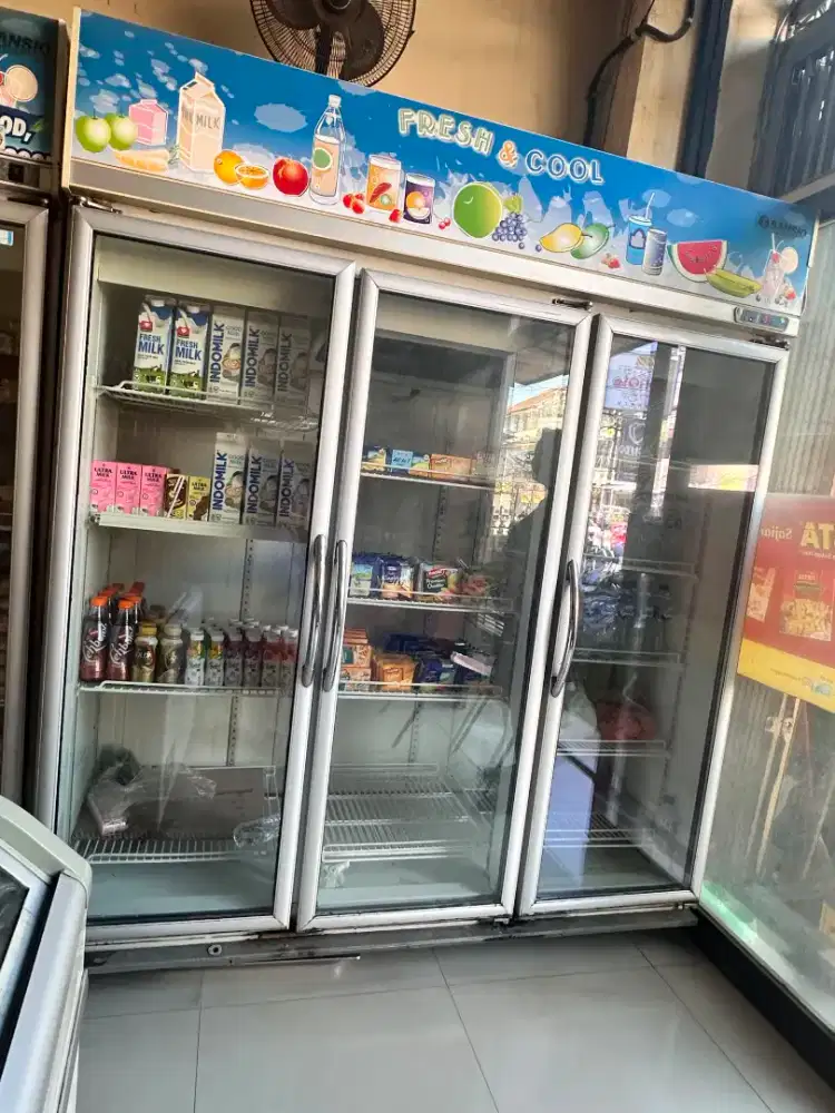 showcase sansio 3 pintu