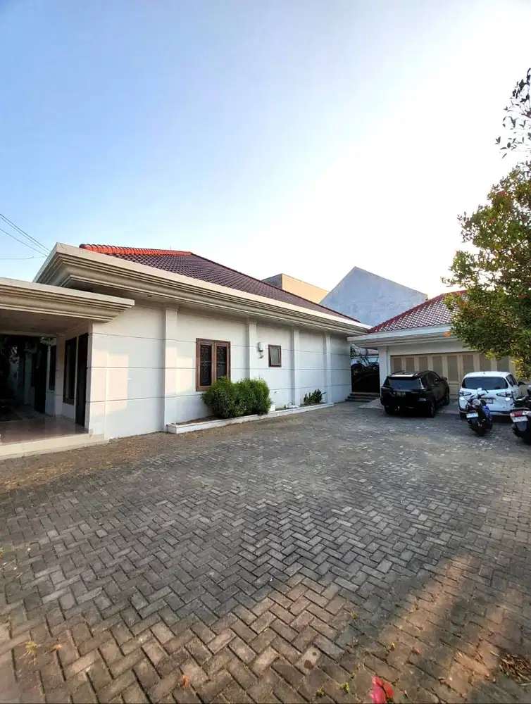 Rumah Mewah Halaman Luas di Pandega dekat Kampus UGM