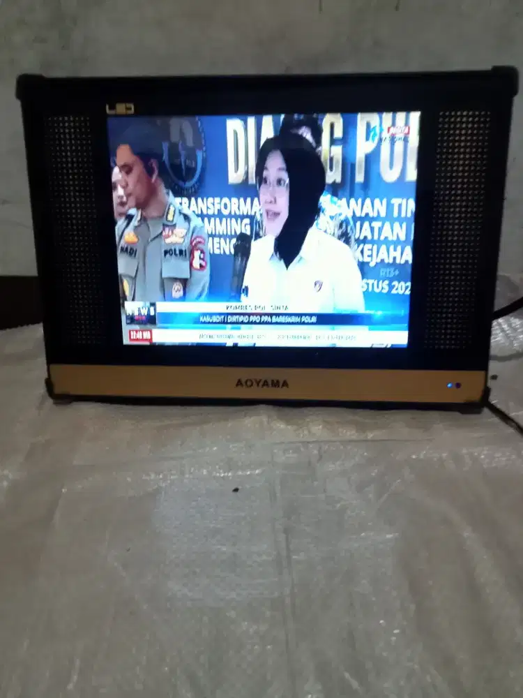 Tv LED Ayoma 15 inchi