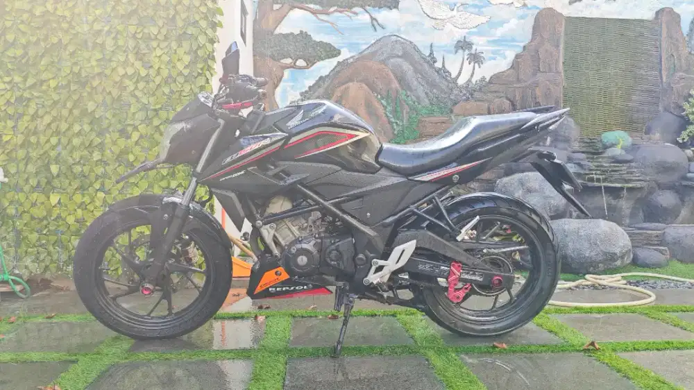 Motor Honda CB 150R StreetFire Plat Jogja