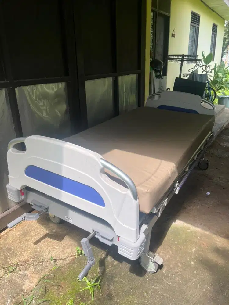 Tempat tidur rumah sakit