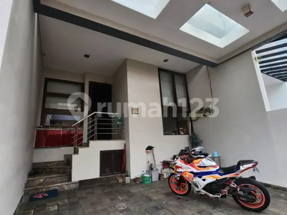 Rumah Dijual Murah 3 Lantai Full Furnish di Kelapa Gading