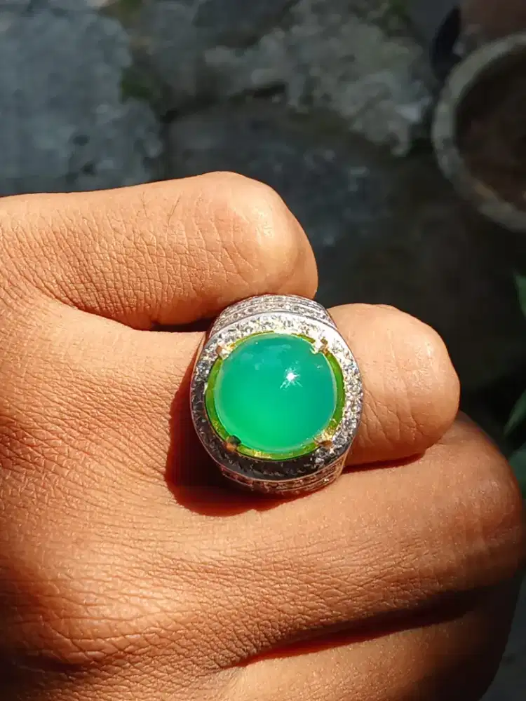 Natural green calsedon
