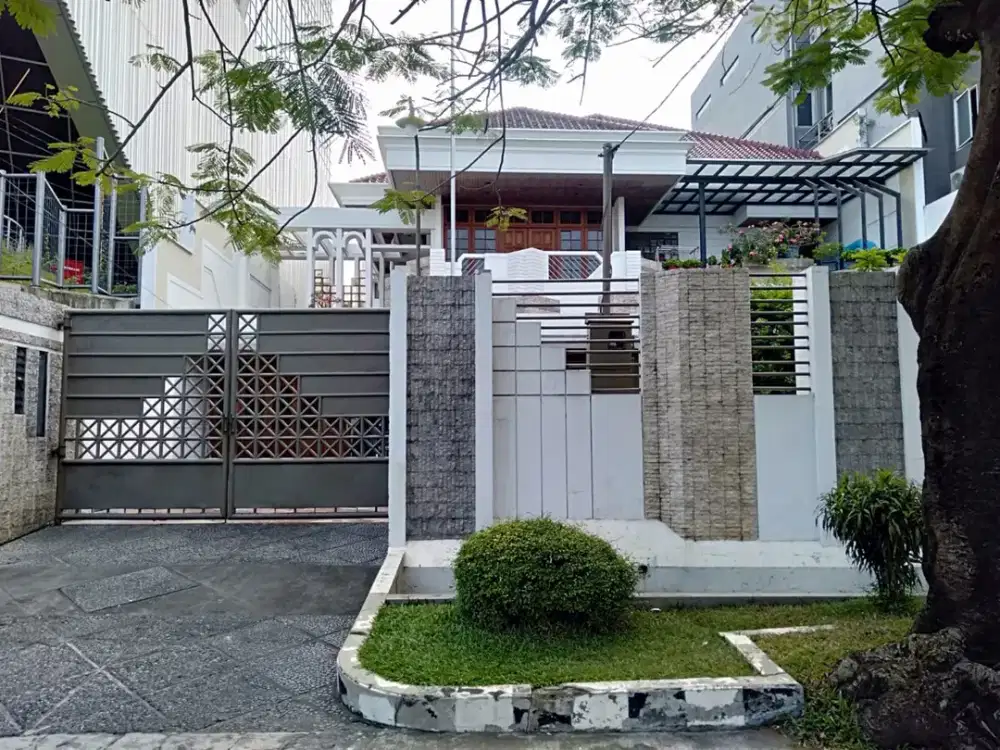 Dijual Rumah Mewah Tengah Kota Dekat Plaza Tunjungan Lokasi Jln Kedungsari Surabaya Pusat