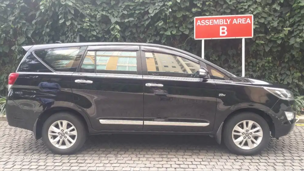 Jual Toyota Innova Reborn 2.0 tipe Q (captain seat) bensin AT 2017