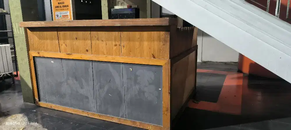 Meja bar kayu jati Belanda bekas pakai