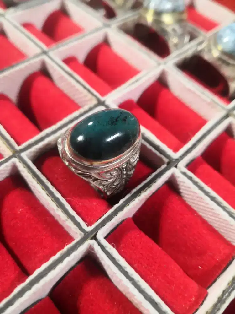 Cincin batu bacan hijau botol