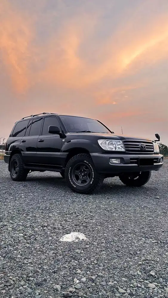 2004 Toyota Land Cruiser VX100 Sahara