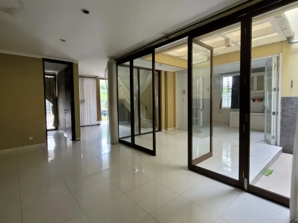 Dijual Cepat! Rumah 2 Lantai di Discovery Bintaro Sektor 9 Tangerang Selatan LT 200 m² Harga Kompetitif
