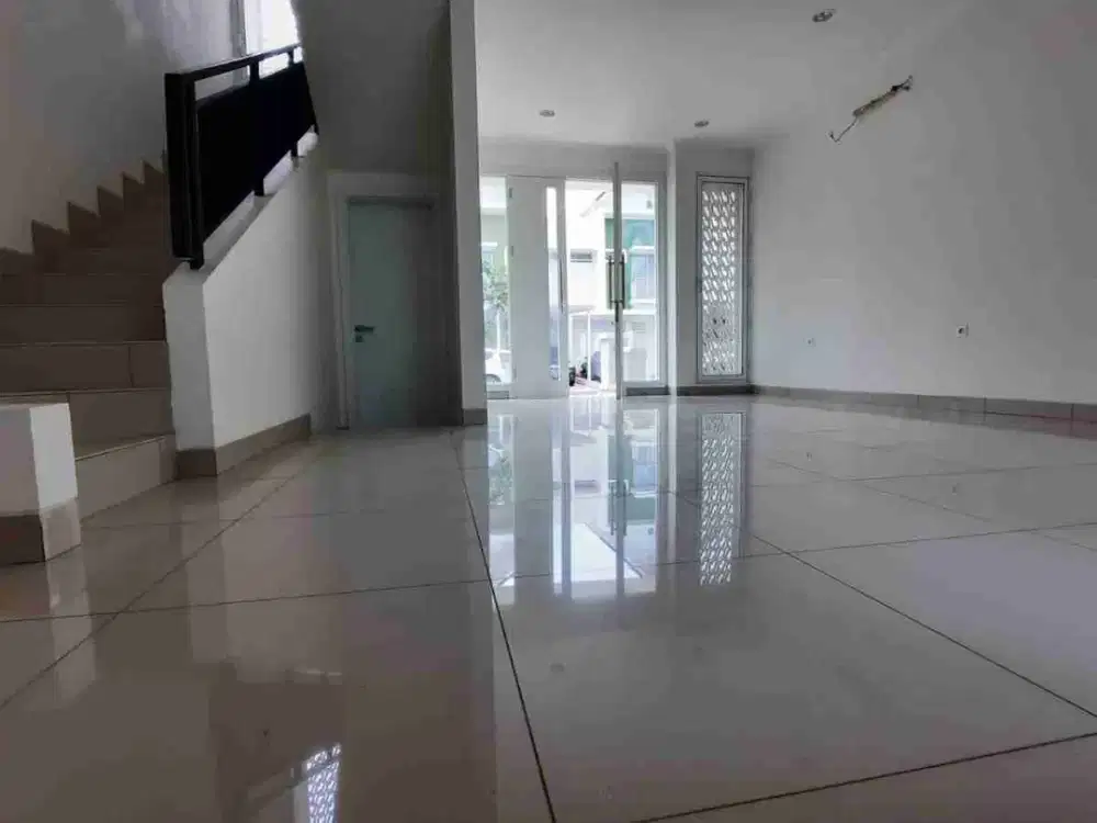 Rumah Amanda semi furnish KT 4+1, AC 4, kitchen set, canopy di carport