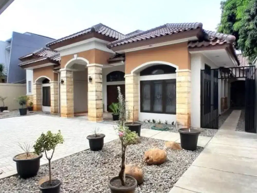Rumah Terawat di Veteran Jaksel Halaman Luas 15 Menit ke PIM