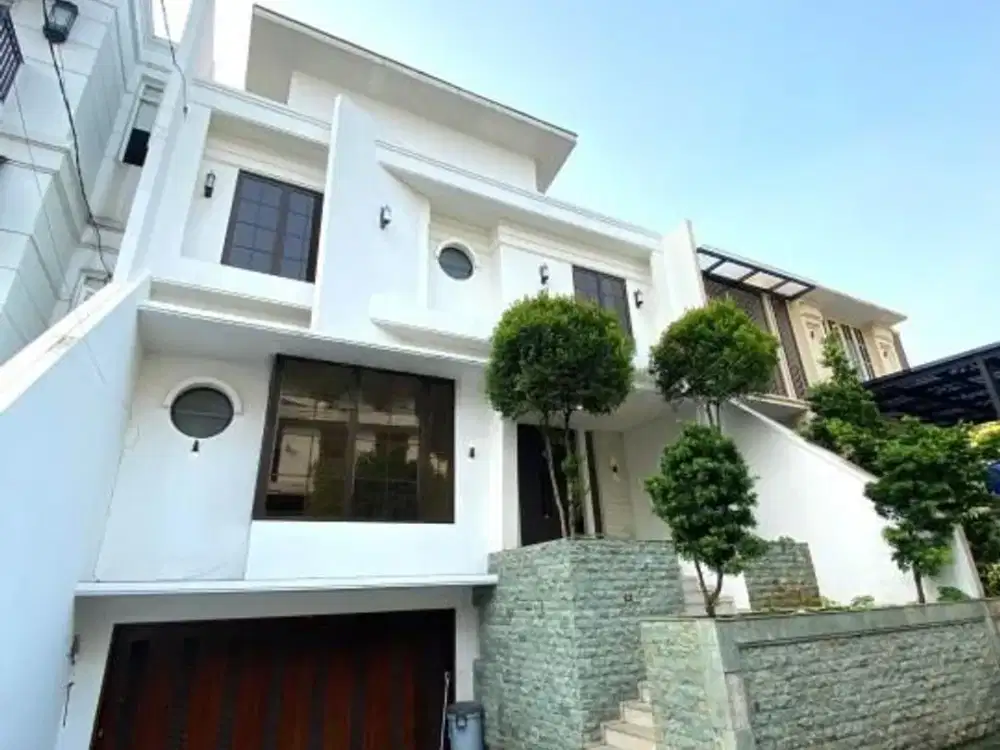Rumah Mewah Semi Furnished Ada Swimming Pool 5 Menit ke Citos
