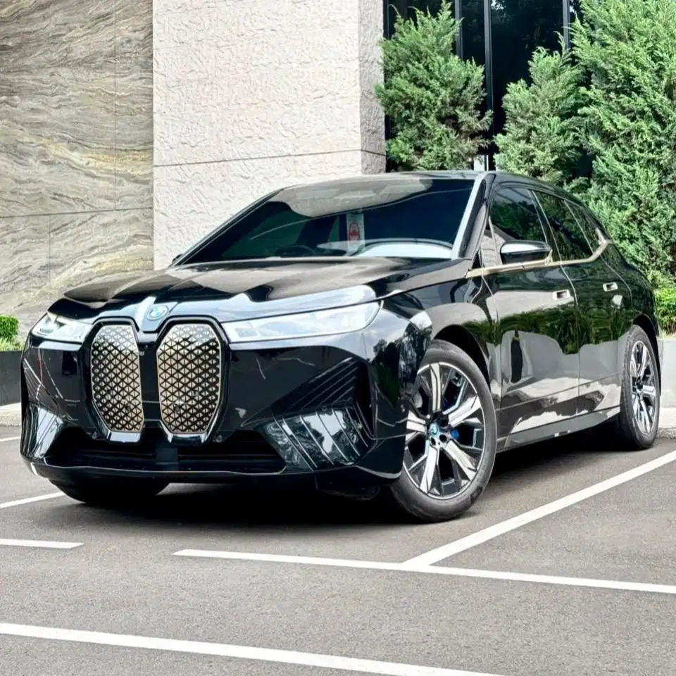 (CASH) BMW iX xDrive40 EV 2023