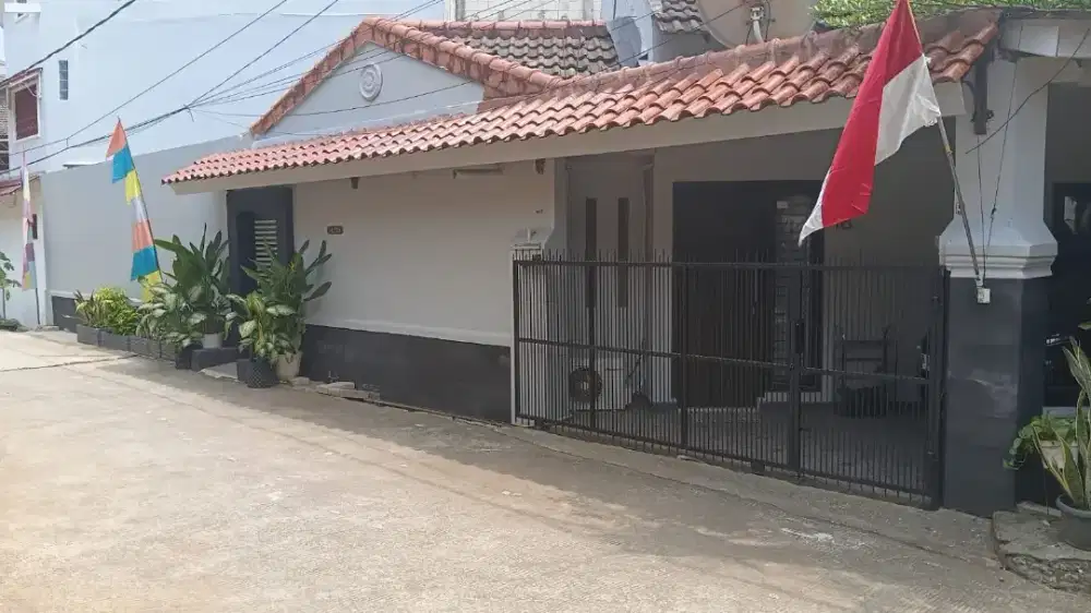 Dijual rumah di hoek depok, dekat jalan raya