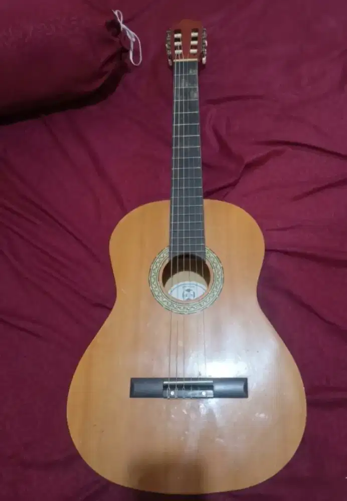 dijual gitar akustik