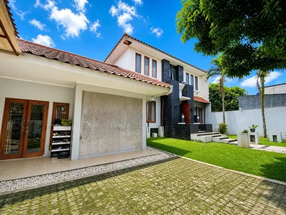 Rumah Modern dengan Halaman Luas 2 Lantai di Bukit Cinere Raya Siap Huni