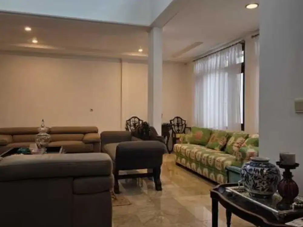 Rumah Luas 300M² di Villa Cinere Mas 2 Lantai Dekat MRT Lebak Bulus