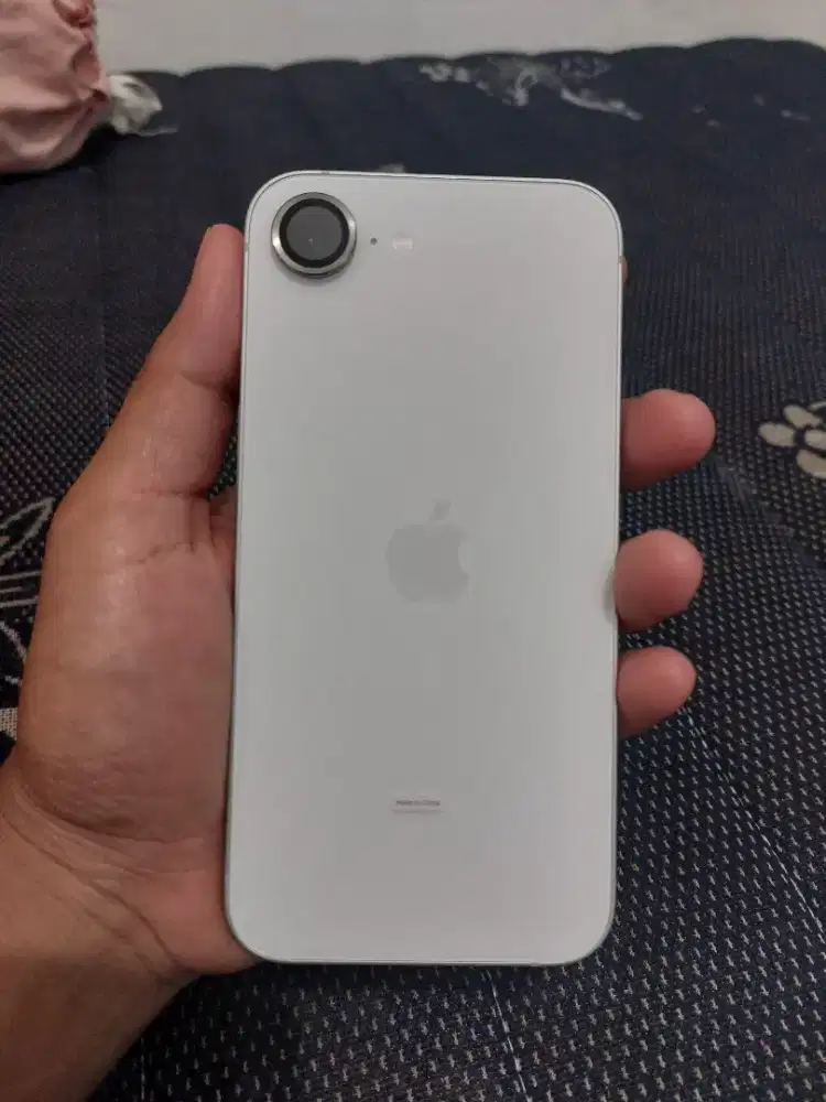 Iphone 16e ibox likenew