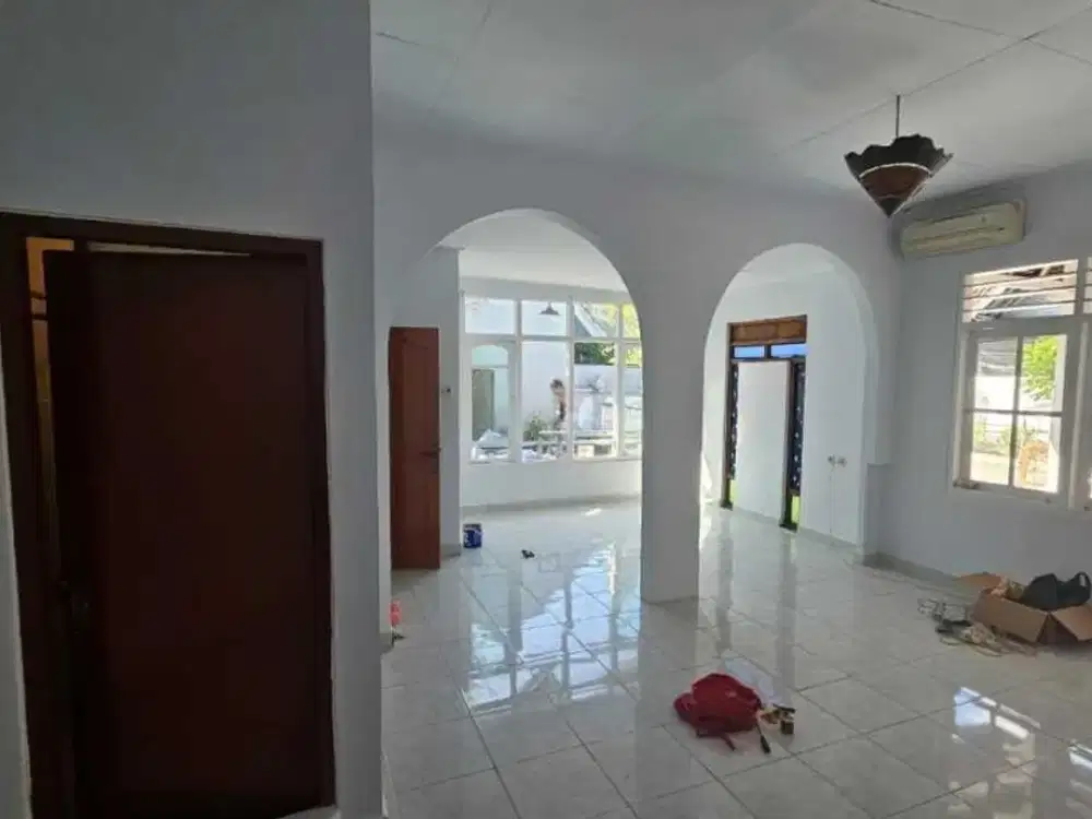 DISEWAKAN RUMAH HARGA TERJANGKAU 2 KAMAR LOKASI DEKAT SEMINYAK